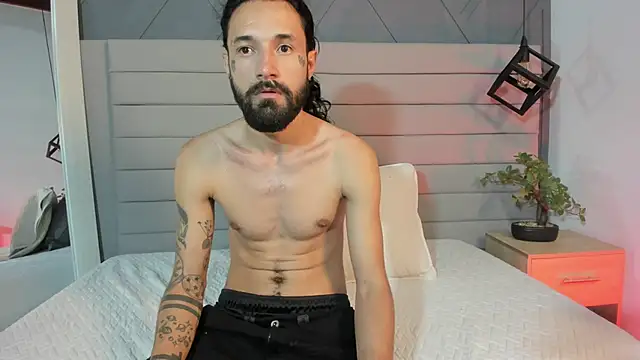 Hisoka 011 online show from 09.17.25