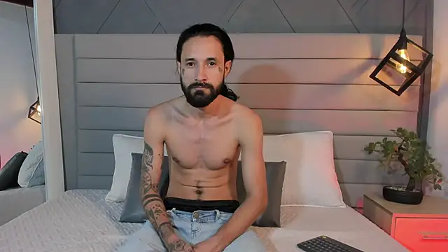 Hisoka 011 online show from 09.18.25