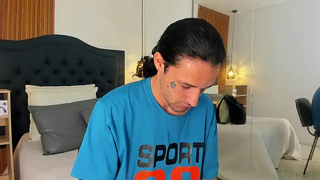 Hisoka 011 online show from 10.15.25