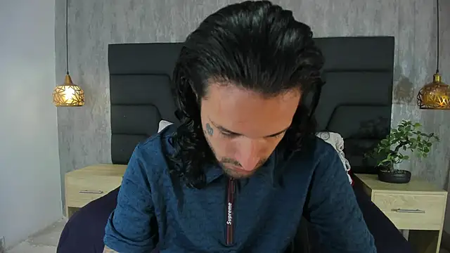 Hisoka 011 online show from 10.22.25