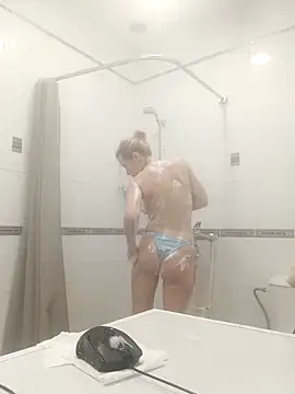 Julia Giulia online show from 11.21.25