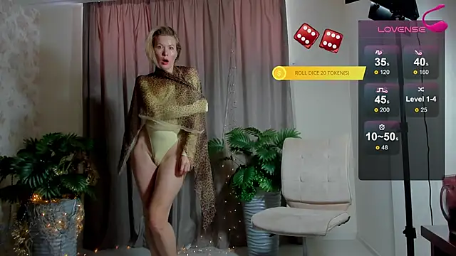 Julia Giulia online show from 02.12.26