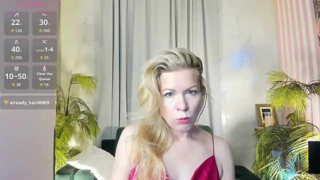 Julia Giulia online show from 04.08.26