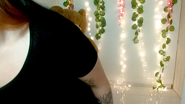 Snapshot of lucy1609 chatting on 10.31.25 lucy1609 online show from 10.31.25