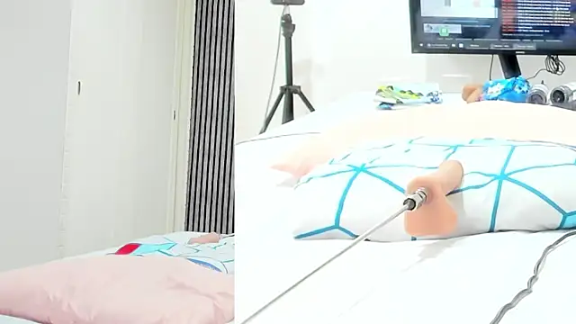 Snapshot of Alani_Queen chatting on 10.17.25 Alani Queen online show from 10.17.25