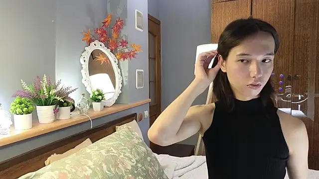 okerriella online show from 11.08.25