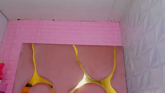 Snapshot of Niina_Sissy chatting on 10.14.25 Niina Sissy online show from 10.14.25