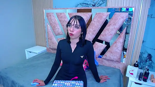 Niina Sissy online show from 12.18.25