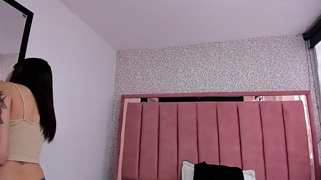 Snapshot of Hanna_Lee__ chatting on 11.12.25 Hanna Lee online show from 11.12.25