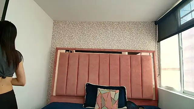 Hanna Lee   online show from 03.14.26