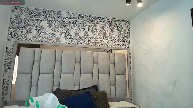 Hanna Lee   online show from 03.20.26