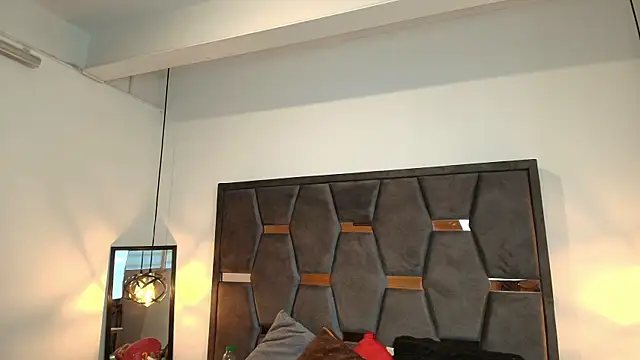 Hanna Lee   online show from 03.25.26