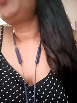 Snapshot of Love-pari09 chatting on 09.13.25 Love-pari09 online show from 09.13.25
