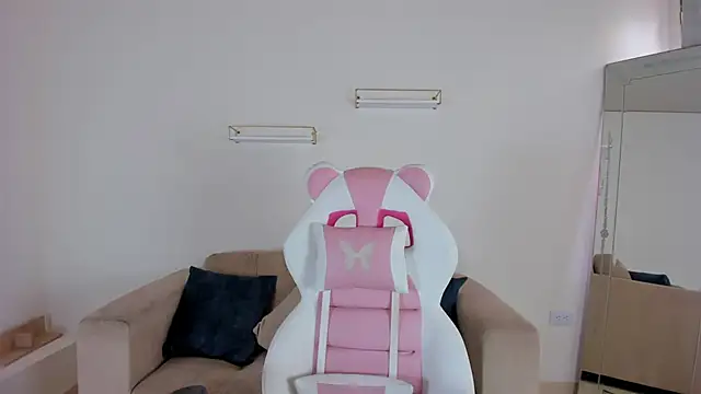 april smiith online show from 09.25.25