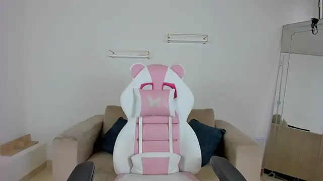 april smiith online show from 11.28.25