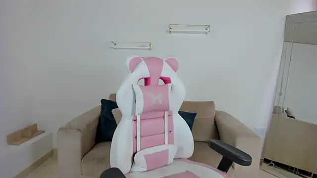 april smiith online show from 12.04.25