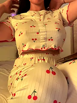 Snapshot of OnlyRima chatting on 09.08.25 OnlyRima online show from 09.08.25