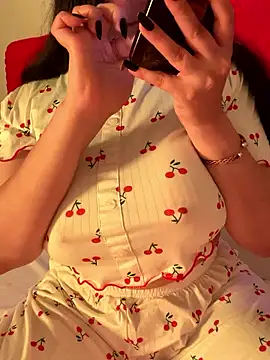 Snapshot of OnlyRima chatting on 09.11.25 OnlyRima online show from 09.11.25