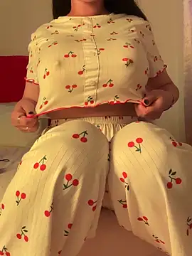 Snapshot of OnlyRima chatting on 09.17.25 OnlyRima online show from 09.17.25