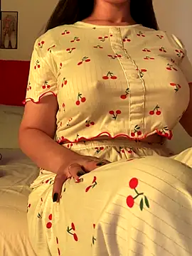 Snapshot of OnlyRima chatting on 09.18.25 OnlyRima online show from 09.18.25