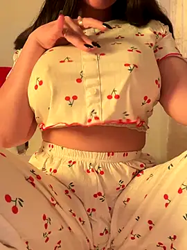 Snapshot of OnlyRima chatting on 10.05.25 OnlyRima online show from 10.05.25