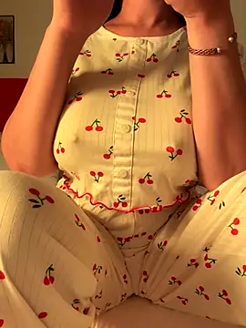 Snapshot of OnlyRima chatting on 10.15.25 OnlyRima online show from 10.15.25