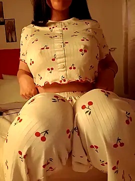 Snapshot of OnlyRima chatting on 10.18.25 OnlyRima online show from 10.18.25