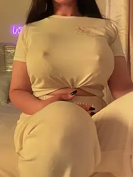 Snapshot of OnlyRima chatting on 10.20.25 OnlyRima online show from 10.20.25