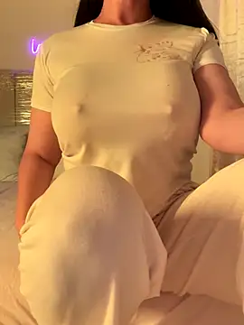 Snapshot of OnlyRima chatting on 10.20.25 OnlyRima online show from 10.20.25