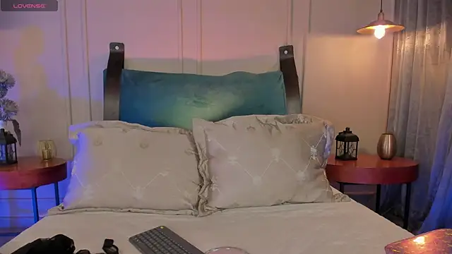 NaishaFord 1 online show from 10.11.25