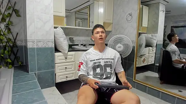 Thomas moon online show from 09.11.25