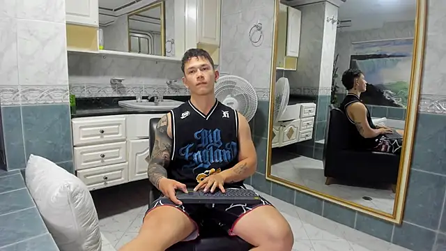 Thomas moon online show from 09.12.25