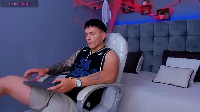 Thomas moon online show from 10.13.25