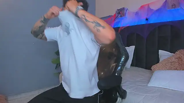 Thomas moon online show from 10.18.25