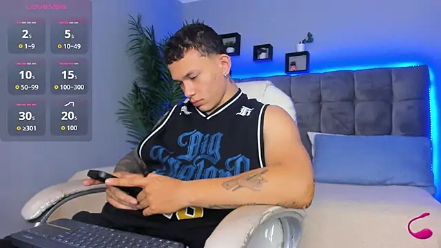 Snapshot of Thomas_moon chatting on 03.16.26 Thomas moon online show from 03.16.26