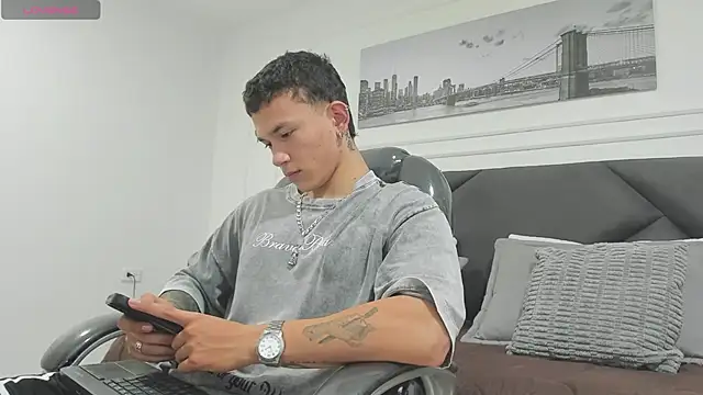 Snapshot of Thomas_moon chatting on 03.23.26 Thomas moon online show from 03.23.26