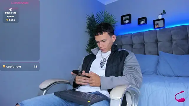 Snapshot of Thomas_moon chatting on 03.27.26 Thomas moon online show from 03.27.26