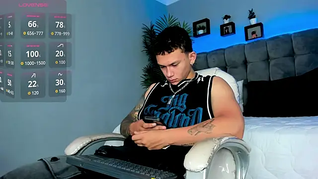 Snapshot of Thomas_moon chatting on 04.10.26 Thomas moon online show from 04.10.26