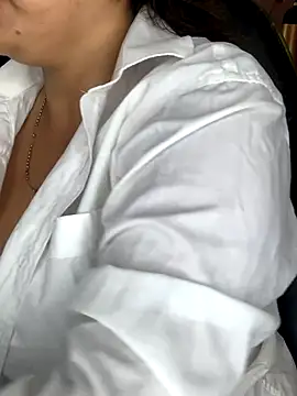 Snapshot of Sussan__ chatting on 10.22.25 Sussan online show from 10.22.25