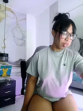 Snapshot of Elowen_Clark chatting on 09.30.25 Elowen Clark online show from 09.30.25