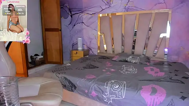 Snapshot of Elowen_Clark chatting on 10.13.25 Elowen Clark online show from 10.13.25