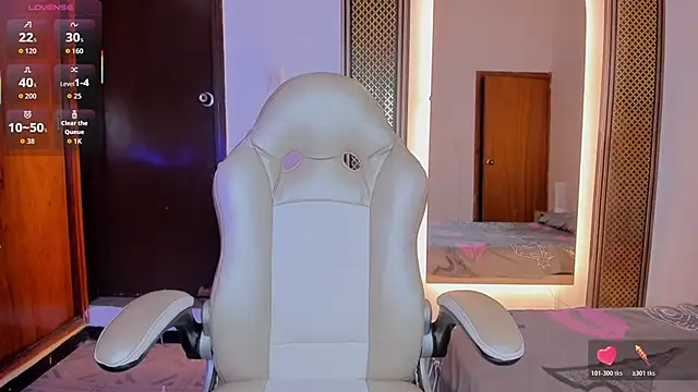 Elowen Clark online show from 11.28.25