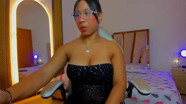 Elowen Clark online show from 01.12.26