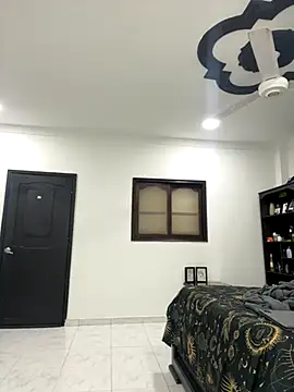 Snapshot of sahraparker chatting on 10.29.25 sahraparker online show from 10.29.25