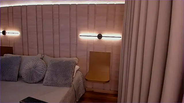 Isabellaroberts1 online show from 10.11.25