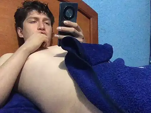 Luisgg18 online show from 11.02.25