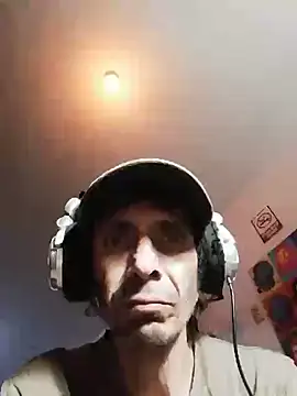 Snapshot of githot chatting on 09.19.25 githot online show from 09.19.25