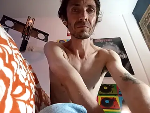 Snapshot of githot chatting on 10.16.25 githot online show from 10.16.25