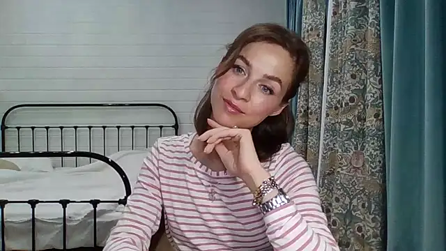 Snapshot of Niravyn_ chatting on 09.10.25 Niravyn  online show from 09.10.25