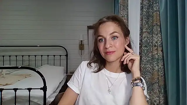 Snapshot of Niravyn_ chatting on 09.11.25 Niravyn  online show from 09.11.25